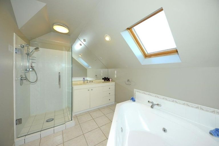 Photo of property in 5 Arundel Gate, Avonhead, Christchurch, 8042