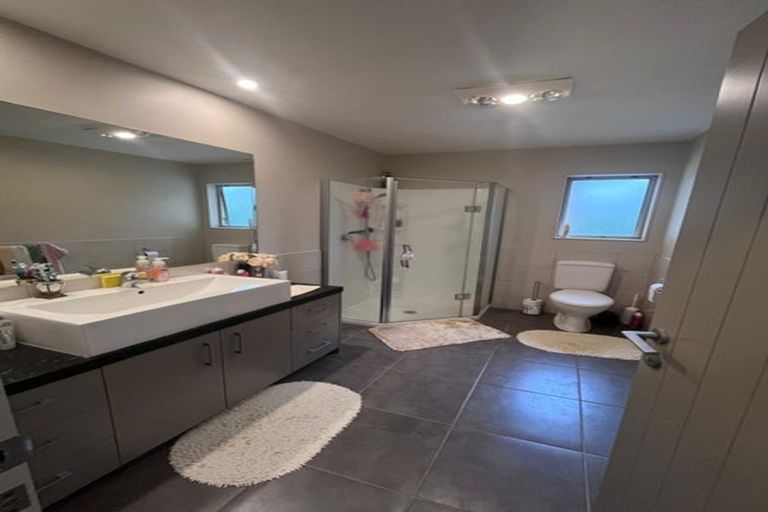 Photo of property in 10 Chard Place, Flat Bush, Auckland, 2016