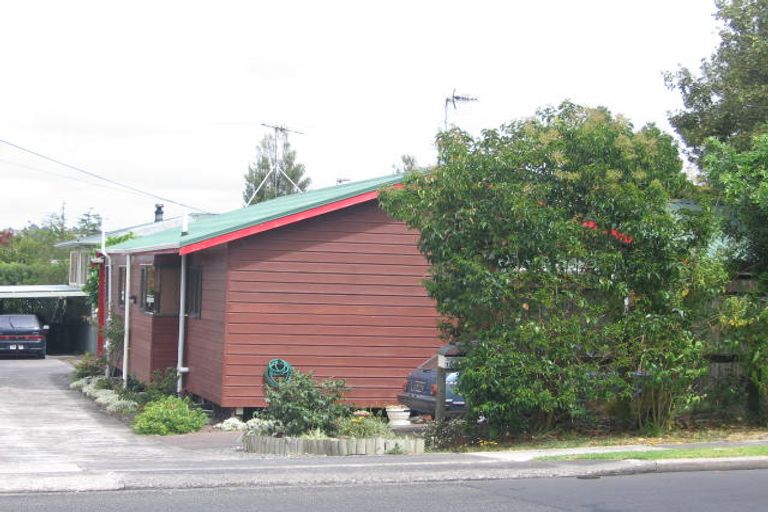 Photo of property in 1/109 Chivalry Road, Glenfield, Auckland, 0629