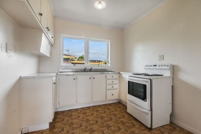 Photo of property in 2/18 Shakespeare Road, Milford, Auckland, 0620