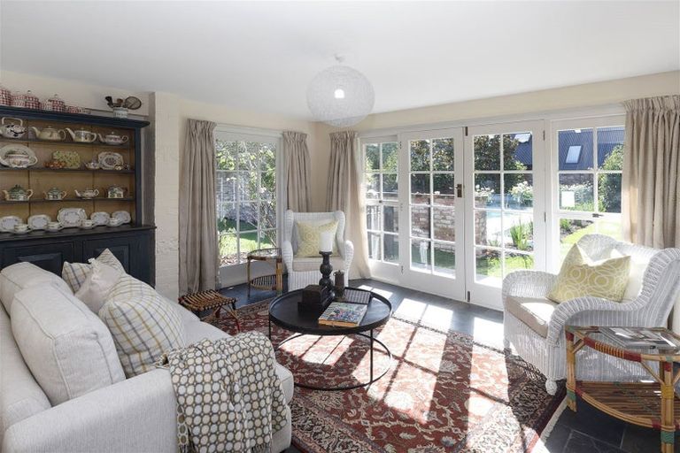 Photo of property in 180 Fendalton Road, Fendalton, Christchurch, 8052