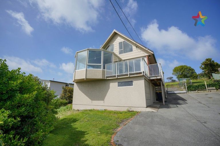 Photo of property in 14 Marine Parade, Bluff, 9814