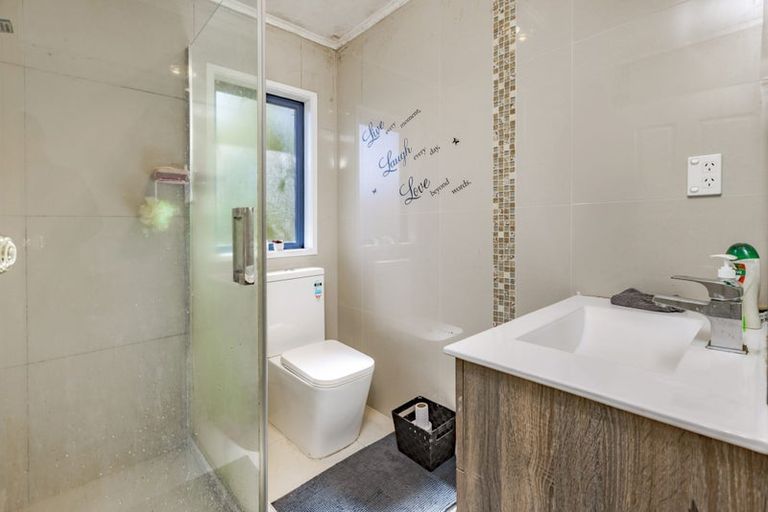 Photo of property in 1/52 Sikkim Crescent, Clover Park, Auckland, 2019