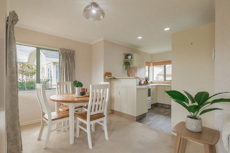 Photo of property in 5 Royal Fern, Kelvin Grove, Palmerston North, 4414
