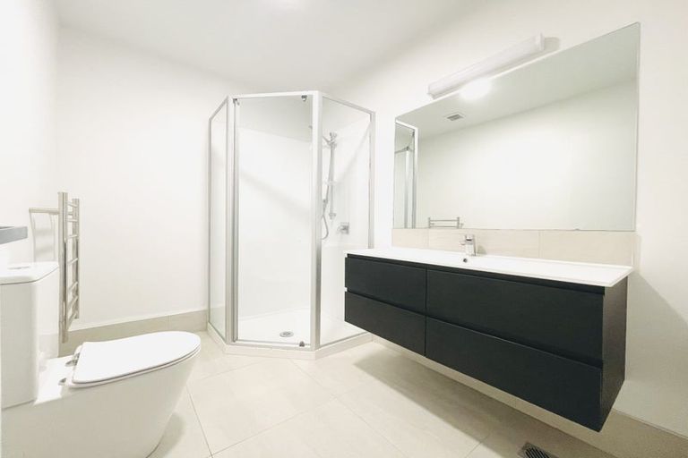 Photo of property in 1/130 Stancombe Road, Flat Bush, Auckland, 2016