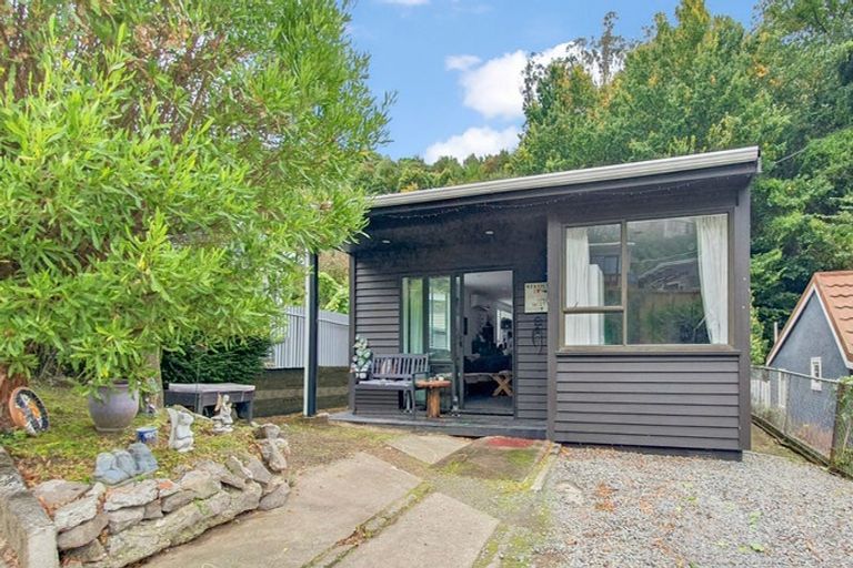 Photo of property in 38 Hawkhurst Road, Lyttelton, 8082