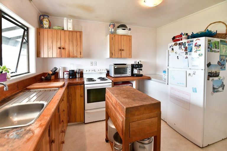 Photo of property in 30 Hand Road, Helensville, 0800