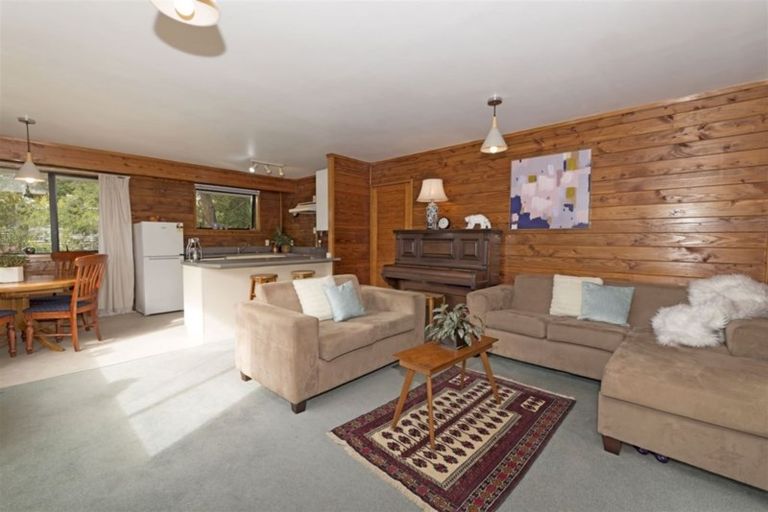 Photo of property in 2/4 James Scott Place, Te Atatu South, Auckland, 0602