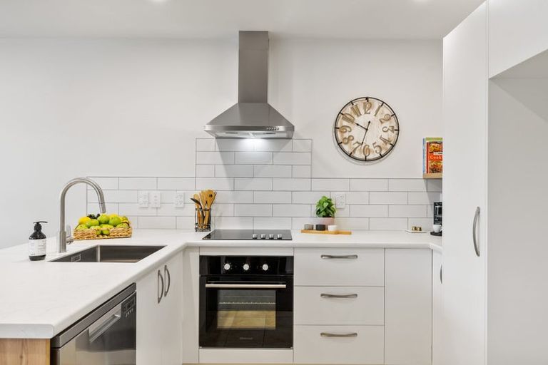Photo of property in 6/42 Fields Parade, Oteha, Auckland, 0632