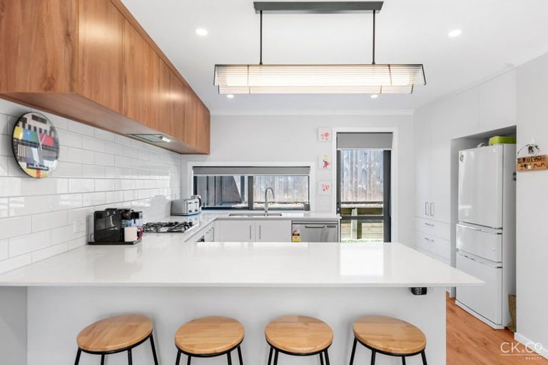 Photo of property in 9 Desert Gold Lane, Wallaceville, Upper Hutt, 5018