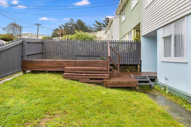 Photo of property in 21 York Place, Cannons Creek, Porirua, 5024