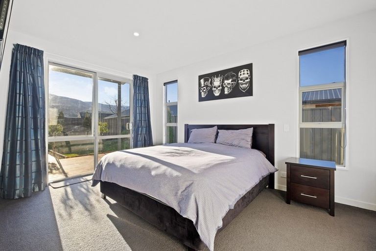 Photo of property in 12 Magnetic Place, Cromwell, 9310