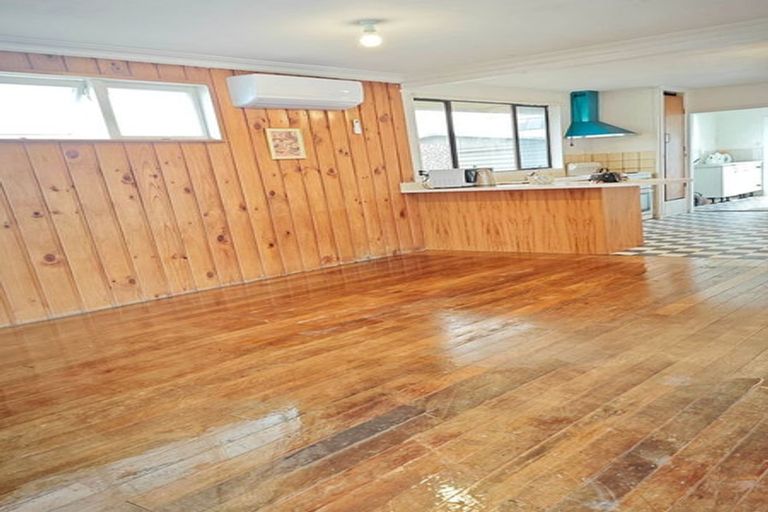 Photo of property in 18 Saint Leonards Road, Kelston, Auckland, 0602