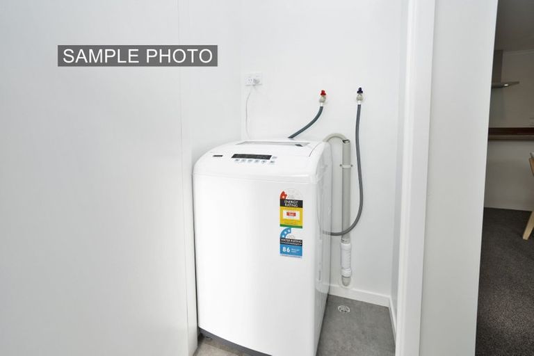 Photo of property in 2/10 Burrows Place, Frankton, Hamilton, 3204