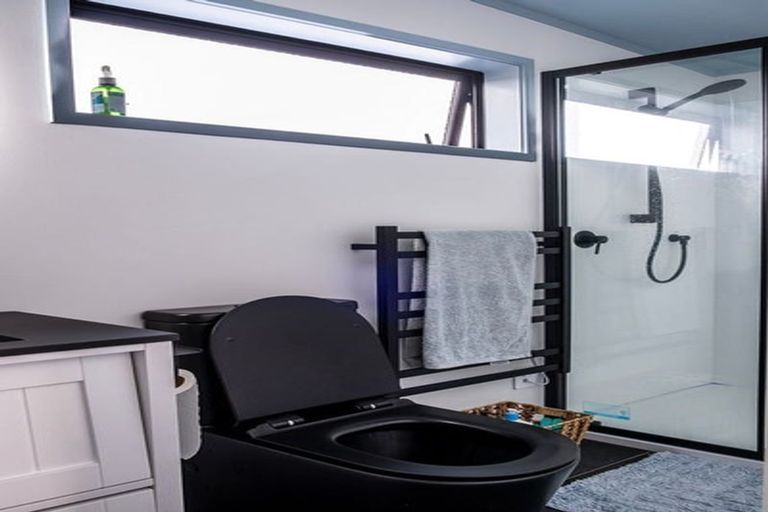 Photo of property in 1/90 Gloria Avenue, Te Atatu Peninsula, Auckland, 0610