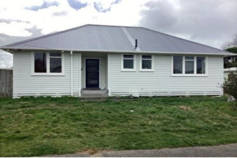 Photo of property in 6 Holland Crescent, Bulls, 4818