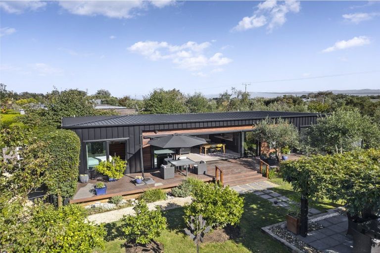 Photo of property in 2 Burgundy Drive, Martinborough, 5711