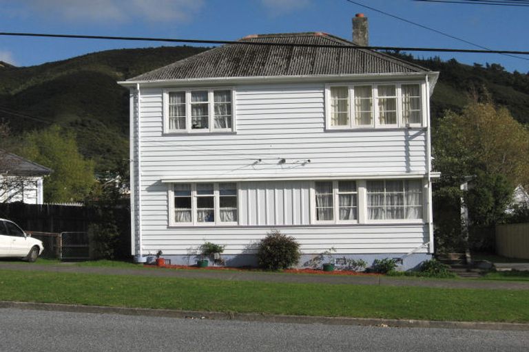 Photo of property in 102 Seddon Street, Naenae, Lower Hutt, 5011
