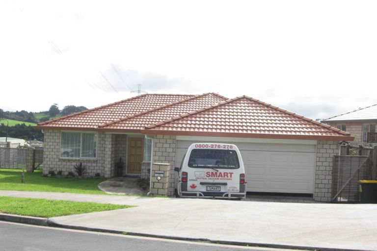 Photo of property in 30 Mt Lebanon Crescent, The Gardens, Auckland, 2105
