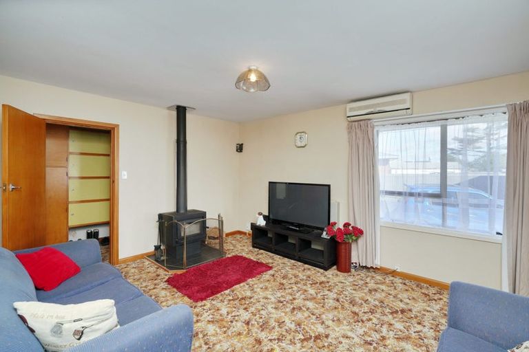 Photo of property in 17 Ontario Place, Wainoni, Christchurch, 8061