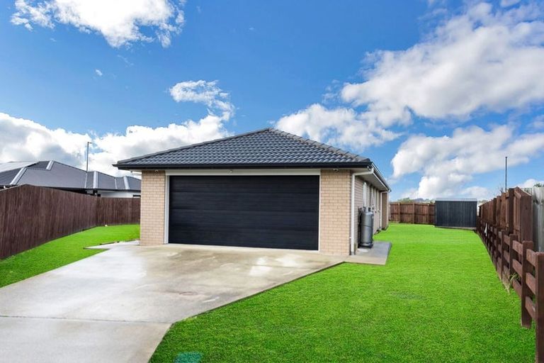 Photo of property in 16 Gibboney Place, Pokeno, 2402