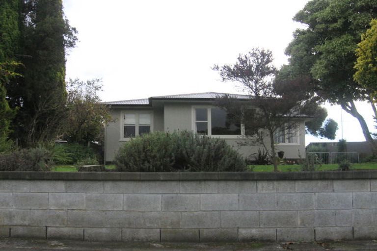 Photo of property in 17 Pembroke Street, Highbury, Palmerston North, 4412