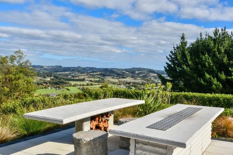 Photo of property in 911 Old North Road, Waimauku, 0882