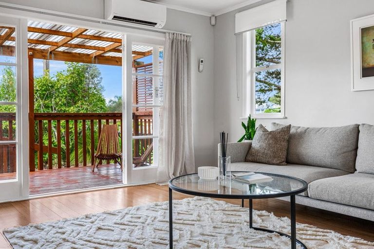 Photo of property in 242 Henderson Valley Road, Henderson, Auckland, 0612