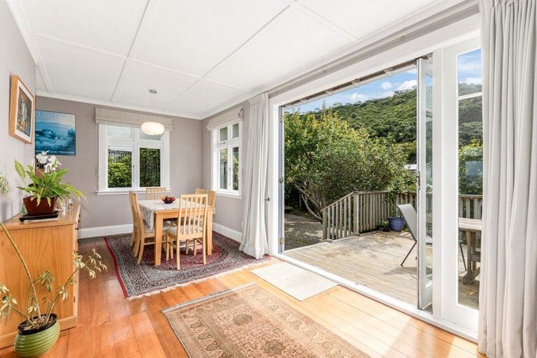 Photo of property in 2a Severn Street, Island Bay, Wellington, 6023