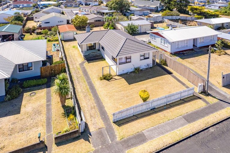 Photo of property in 6 Omori Place, Castlecliff, Whanganui, 4501