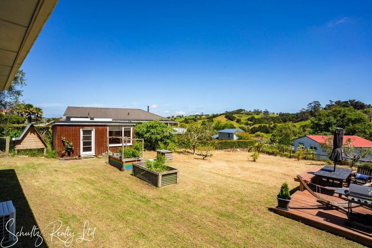 Photo of property in 19 Whaka Street, Maungaturoto, 0520