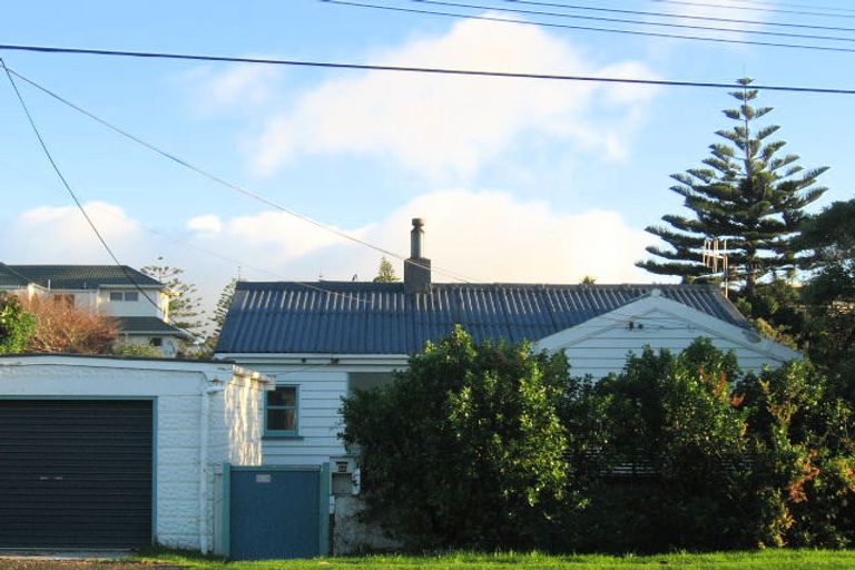 Photo of property in 25 Golf Road, Paraparaumu Beach, Paraparaumu, 5032