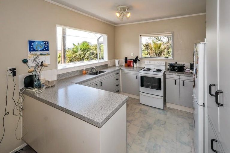 Photo of property in 1/33 Kiteroa Terrace, Rothesay Bay, Auckland, 0630