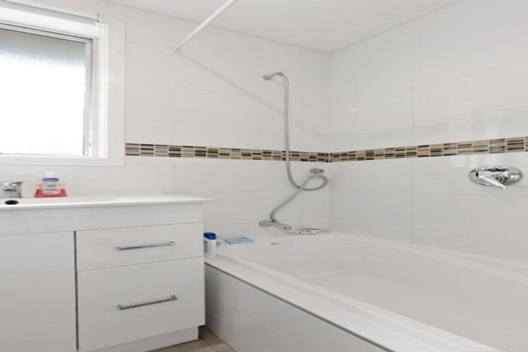 Photo of property in 41 Oreil Avenue, West Harbour, Auckland, 0618