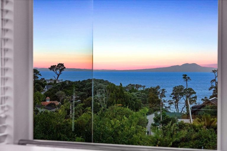 Photo of property in 8a Tipau Street, Torbay, Auckland, 0630