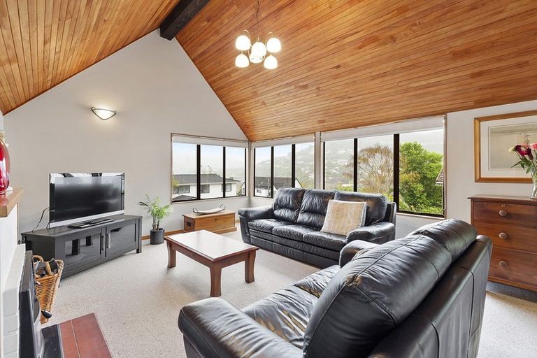 Photo of property in 25 Thatcher Crescent, Crofton Downs, Wellington, 6035