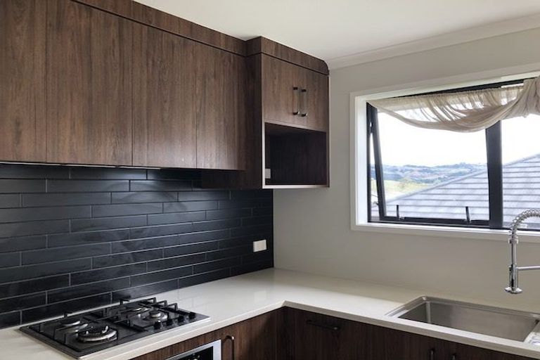 Photo of property in 4 James Elliot Way, Pokeno, 2402