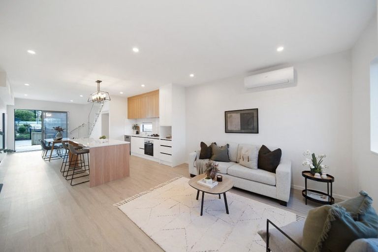 Photo of property in 3 Farranfore Road, Opaheke, Papakura, 2113