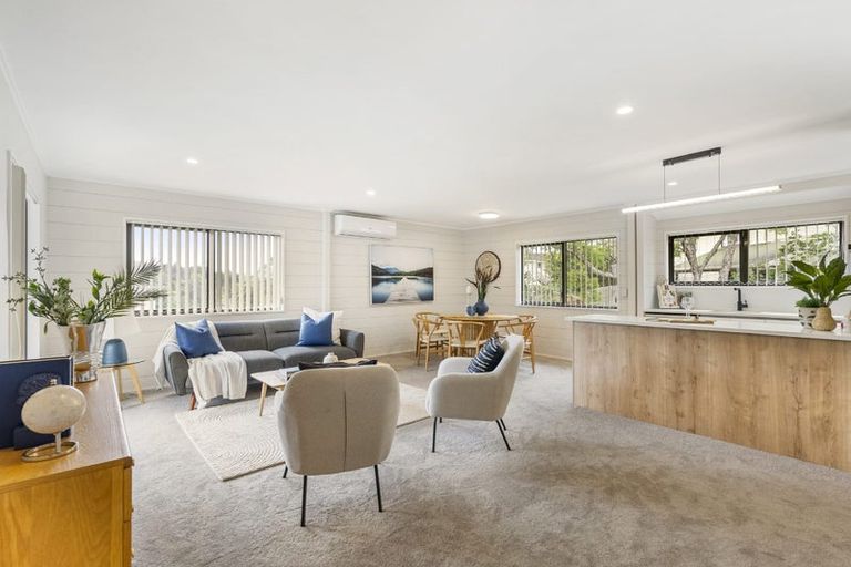 Photo of property in 10 Eagleson Street, Northcross, Auckland, 0632