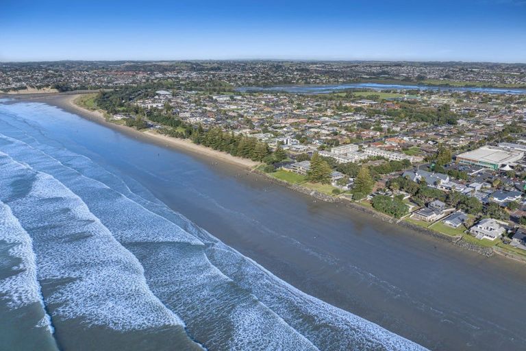 Photo of property in 24/3 Riverside Road, Orewa, 0931