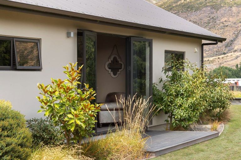 Photo of property in 38 Rere Road, Lake Hayes, Queenstown, 9304