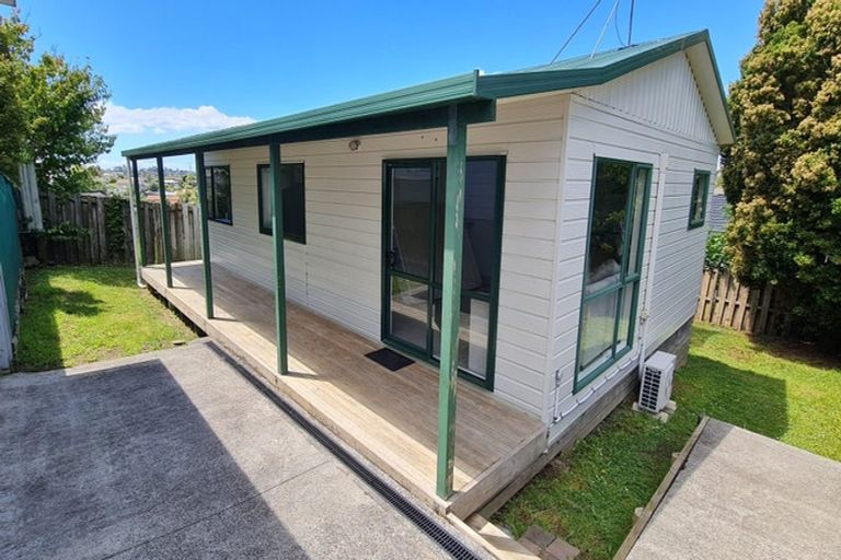 Photo of property in 33 Athena Drive, Totara Vale, Auckland, 0629