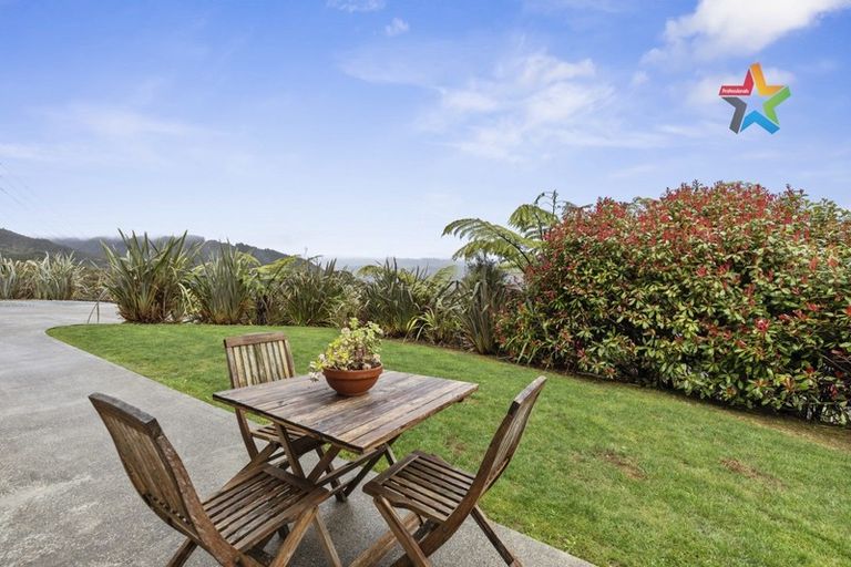 Photo of property in 10 Swain Grove, Riverstone Terraces, Upper Hutt, 5018
