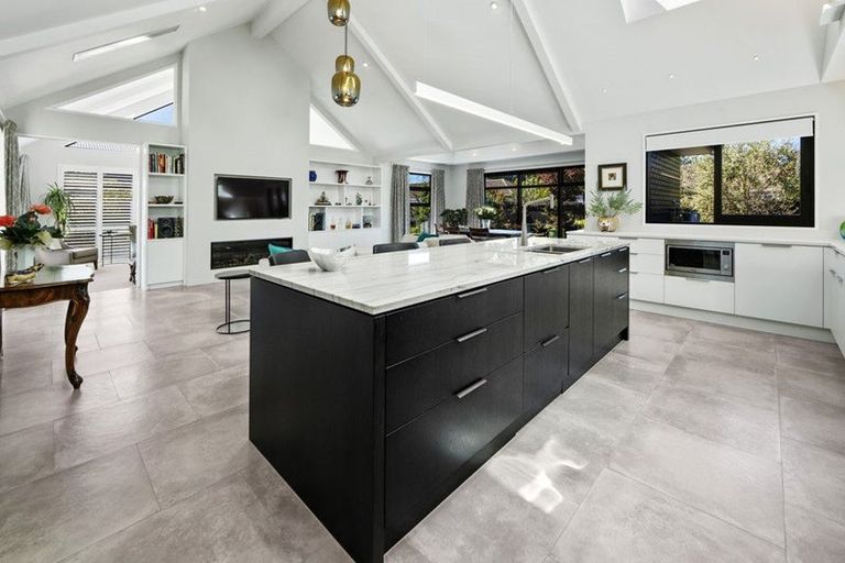 Photo of property in 17 Lees Road, Strowan, Christchurch, 8052