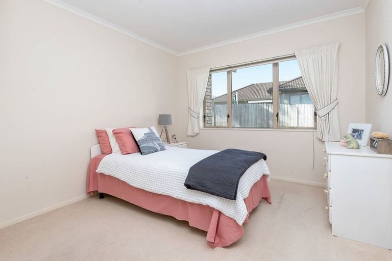 Photo of property in 16 Nad Place, East Tamaki Heights, Auckland, 2016