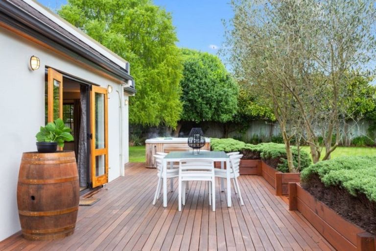 Photo of property in 323 Gardiners Road, Harewood, Christchurch, 8051