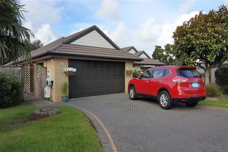 Photo of property in 15 Trovare Place, Golflands, Auckland, 2013