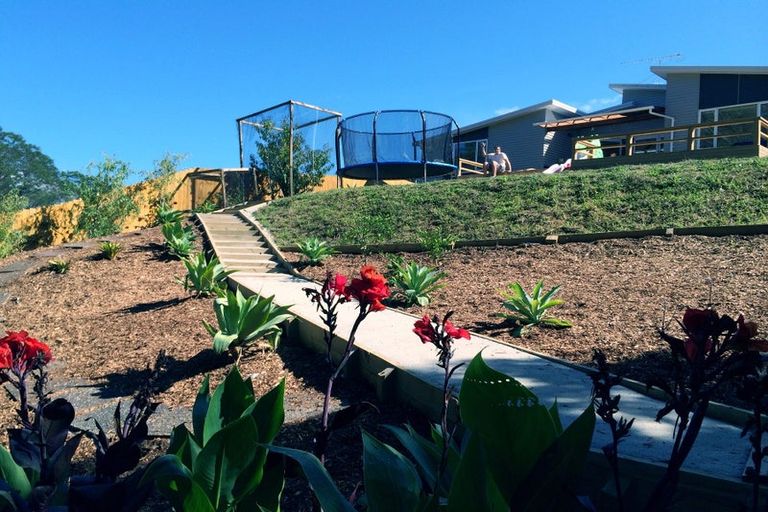 Photo of property in 90 Tiriwa Drive, Massey, Auckland, 0614