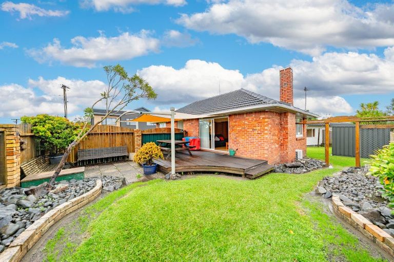 Photo of property in 3 Poto Street, Te Atatu South, Auckland, 0610