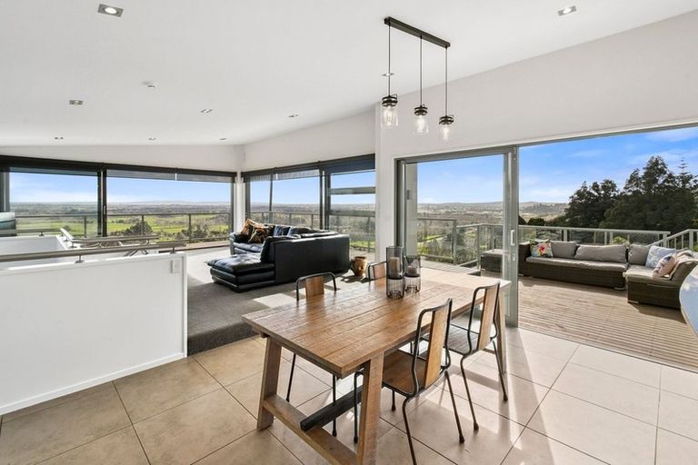 Photo of property in 43 Harry Dreadon Road, Opaheke, Papakura, 2584